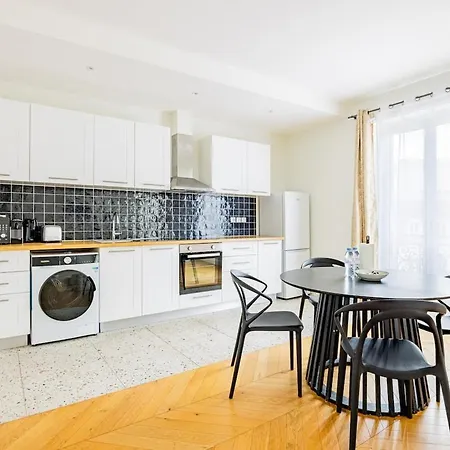 #2bedrooms #artsetmetiers #republique Apartament Paryż