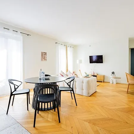 #2bedrooms #artsetmétiers #république * Paris