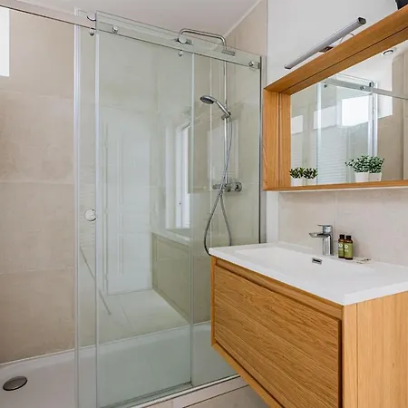 #2bedrooms #artsetmetiers #republique Lägenhet