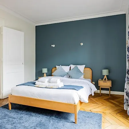#2bedrooms #artsetmetiers #republique * Paris
