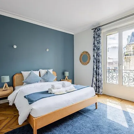 #2bedrooms #artsetmetiers #republique Lägenhet